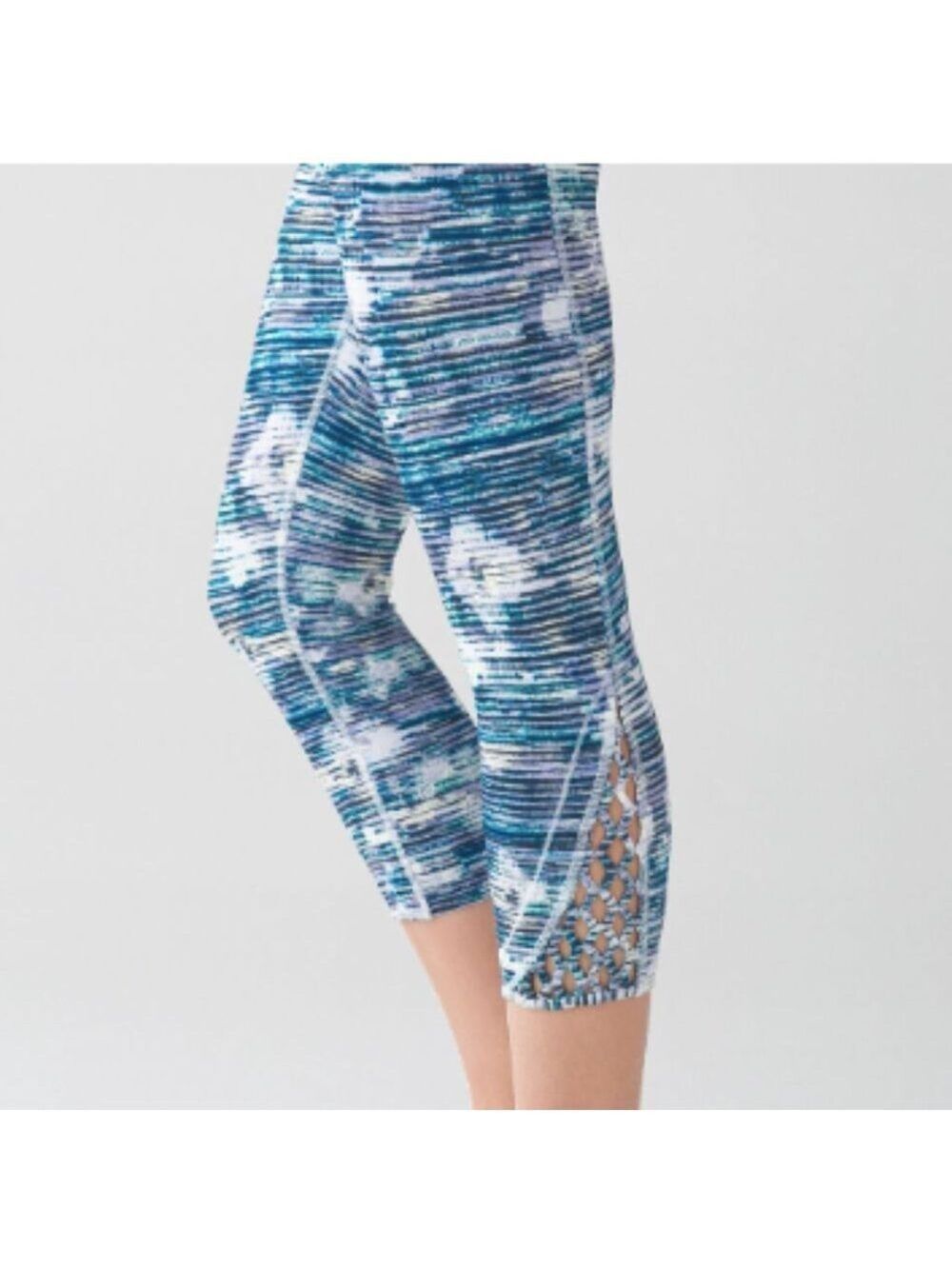 1235-Lululemon True Self Crop II
